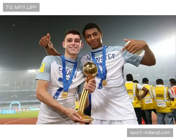 莱奥与菲尔·福登对比：进攻多面手的角色差异与体系适配性