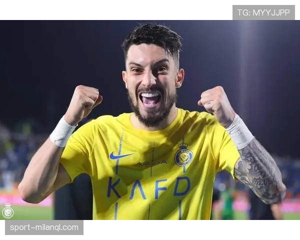 卡瓦哈尔与特莱斯在边后卫推进中出现路径分化