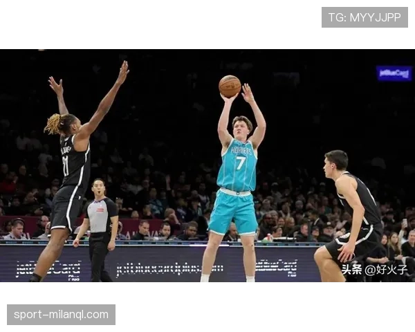 库珀·弗拉格在换防与篮下保护上与文班亚马差异明显